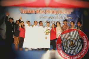 Some brothers in Klaten Communitu take picture together with teachers.