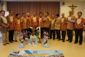 Indonesian brothers are wearing "ghana's batik"