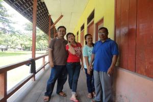Bro. Frans Jio and teachers at Jungkal Primary School.
