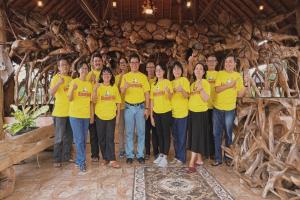Bro. Giwal Santosa and editors of Bianglala magazine